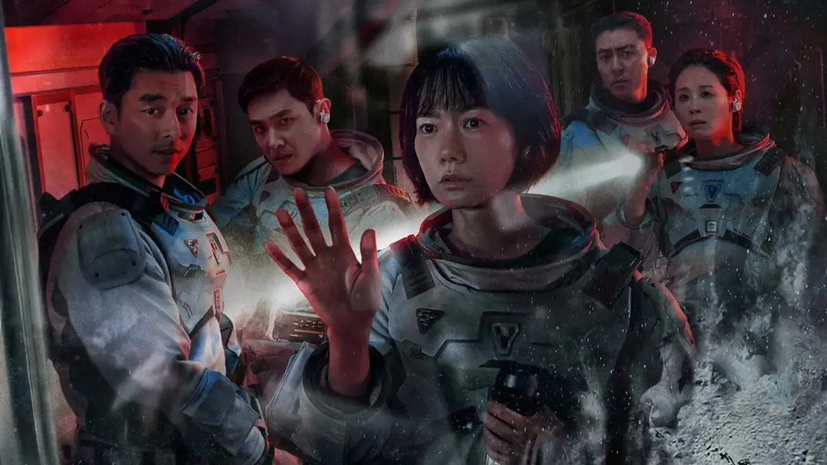 A group of astronauts in the sci-fi K-drama The Silent Sea.