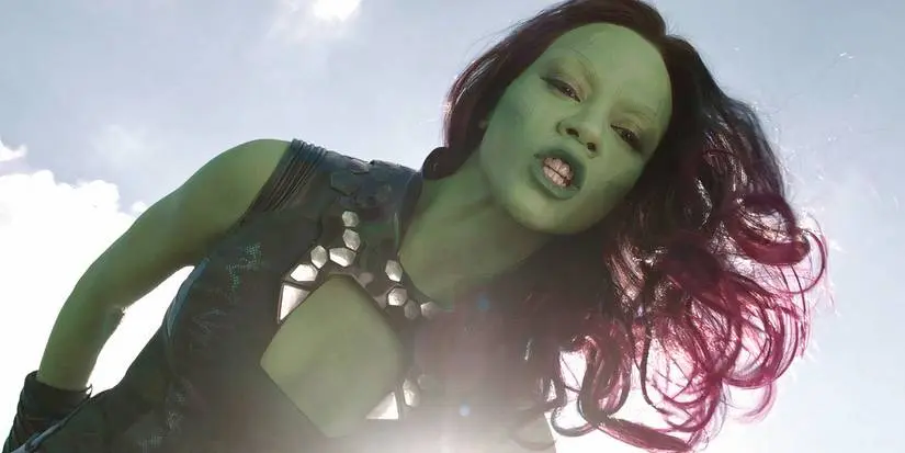 Gamora leaning over Quill
