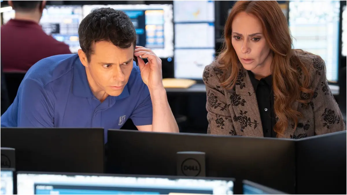 Bryan Safi and Jennifer Love Hewitt in 9-1-1 season 9
