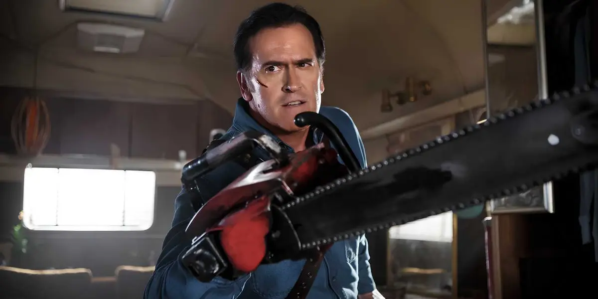 Ash (Bruce Campbell) in his mobile home with his chainsaw hand in Ash vs Evil Dead.
