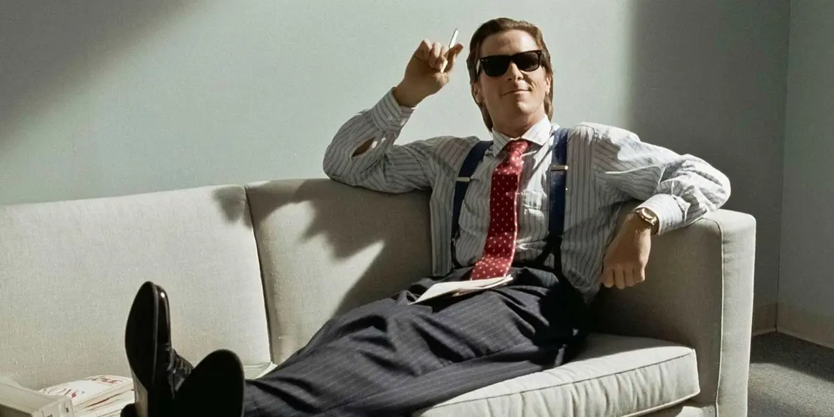 Patrick Bateman laying in a couch in American Psycho (2000)