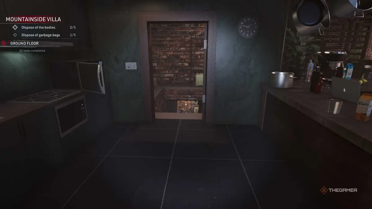 Kovalsky is heading towards to the basement of the villa in Crime Scene Cleaner