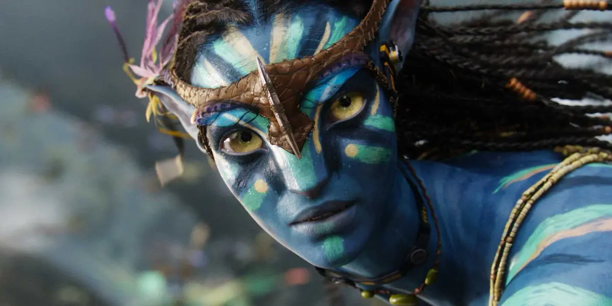 Zoe Saldaña as Neytiri fighting for Pandora in 2009 Avatar