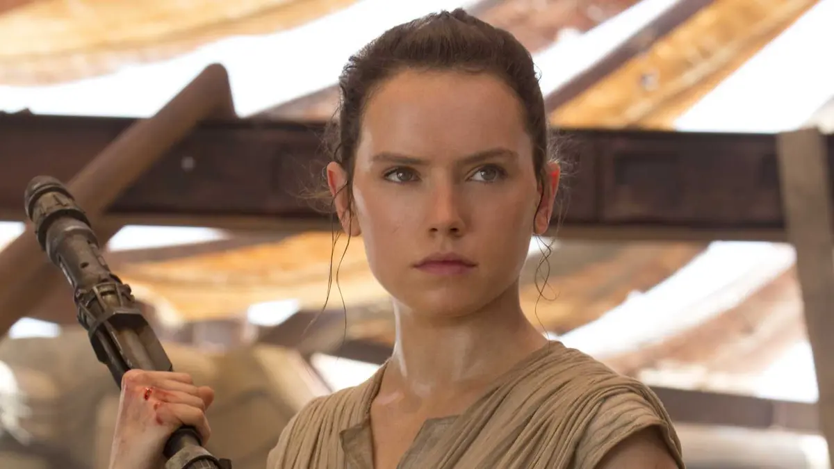 Daisy Ridley as Rey in Star Wars The Force Awakens holding her staff