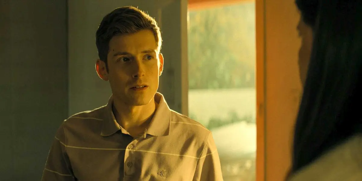 Steven Elliot (Daniel David Stewart) volunteers to pretend to be Richard's stalker in Reacher Season 3 Ep 1