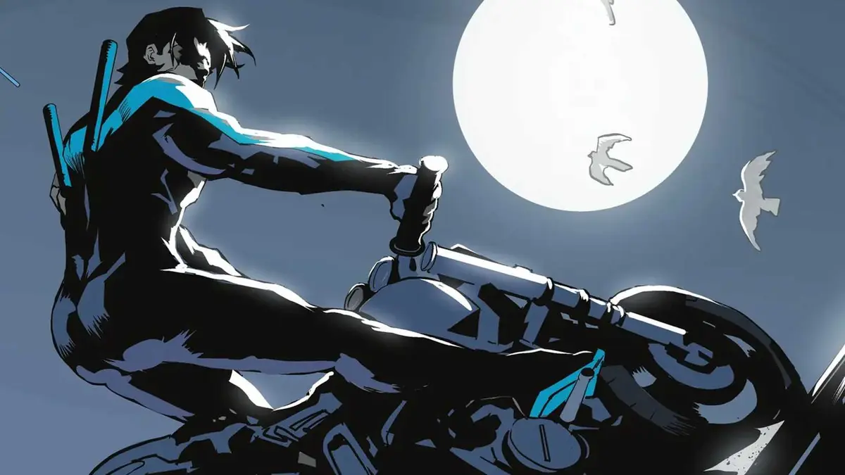 Nightwing riding a motorcycle up a platform under the moonlight on the Nightwing #135 Cover.