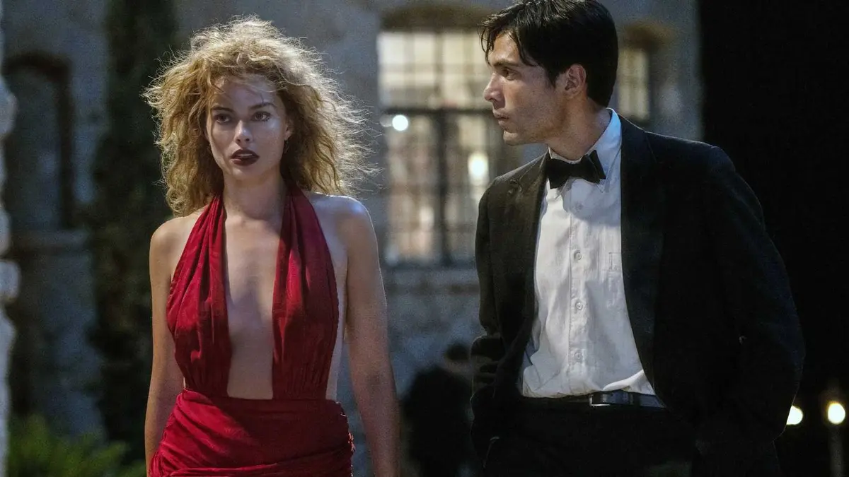 Margot Robbie walking with Diego Calva in Babylon